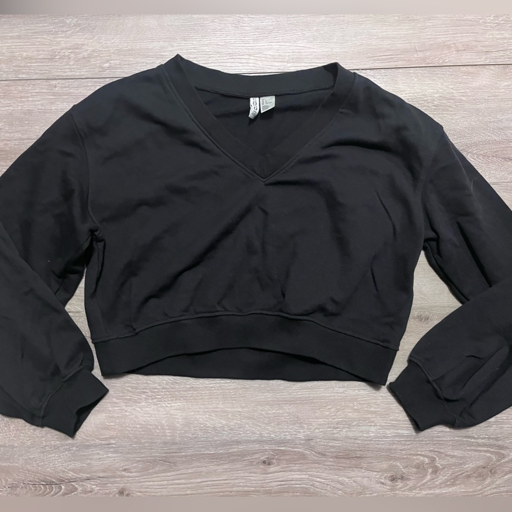 Basic Black V-Neck Cropped Sweatshirt